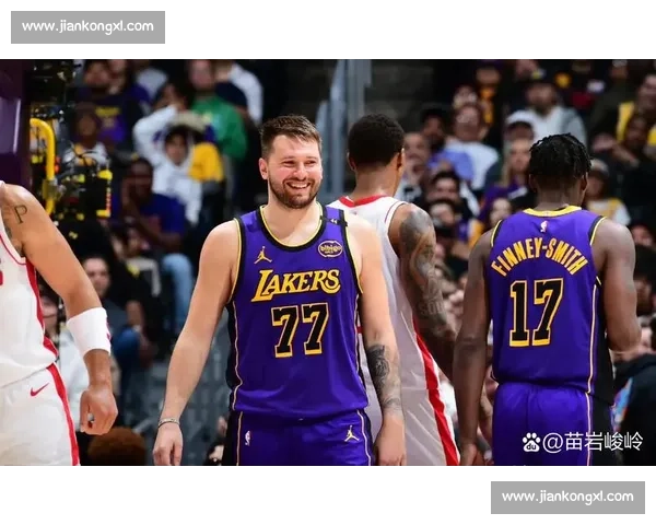 湖人对阵热火德拉季奇关键时刻爆发左右比赛走向焦点攻防博弈引爆话题